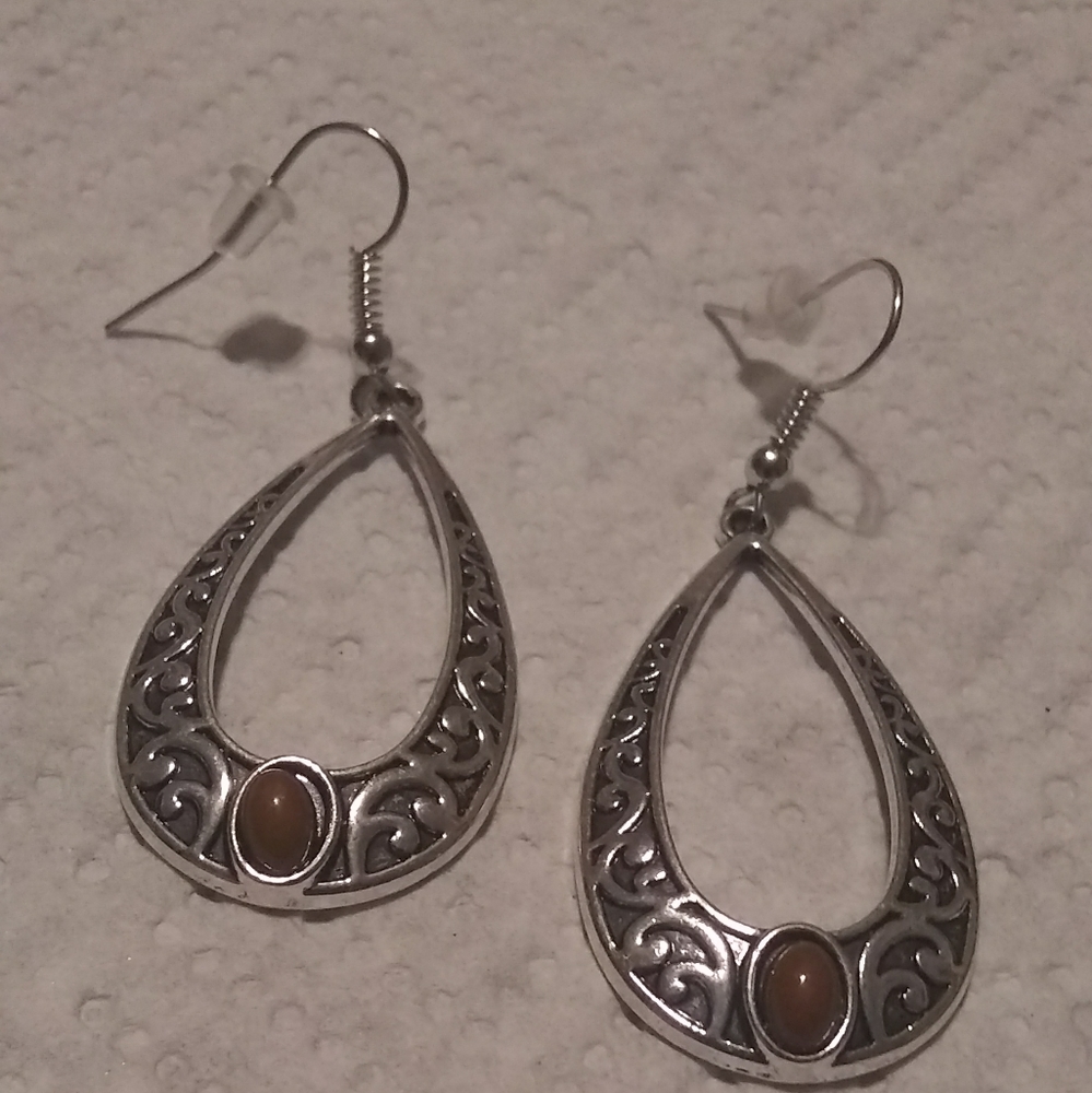 Really cute earrings nwot